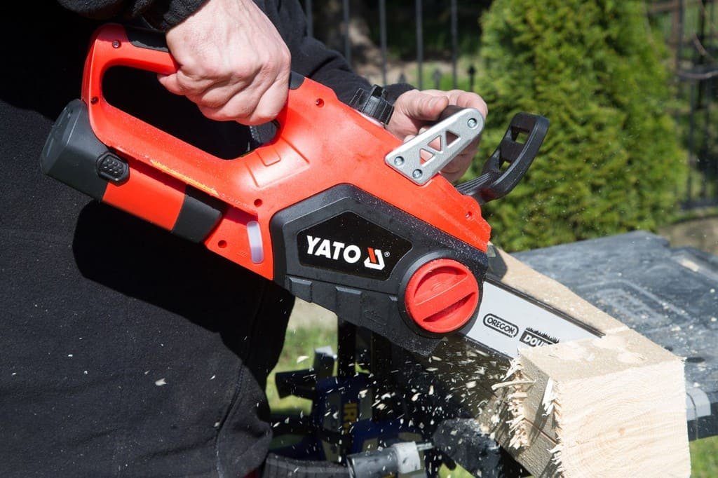 пила акумуляторна